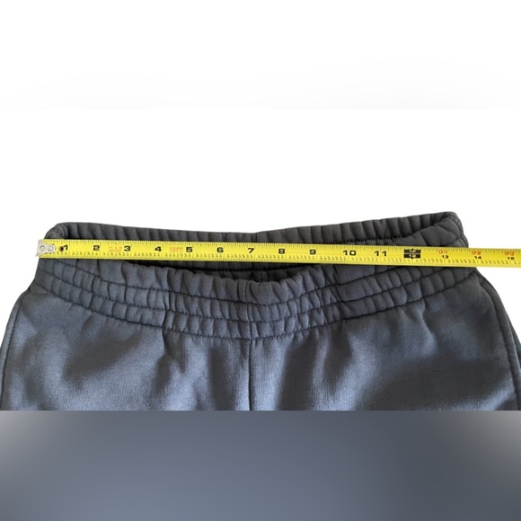 Nike Gray Sweatpants with Athletic Design - Picture 4 of 6